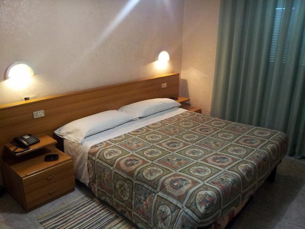 Hotel Acapulco Milaan Kamer foto